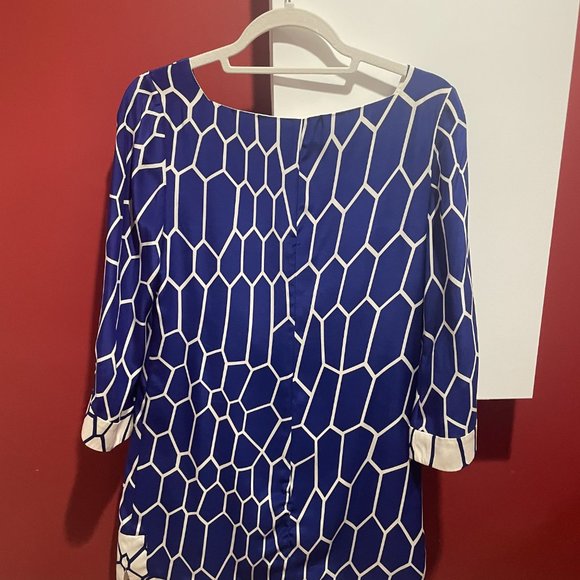 Alice & Trixie 3/4 Sleeve Shift Dress with Keyhole Front Size S (Excellent Cond) - Picture 4 of 4